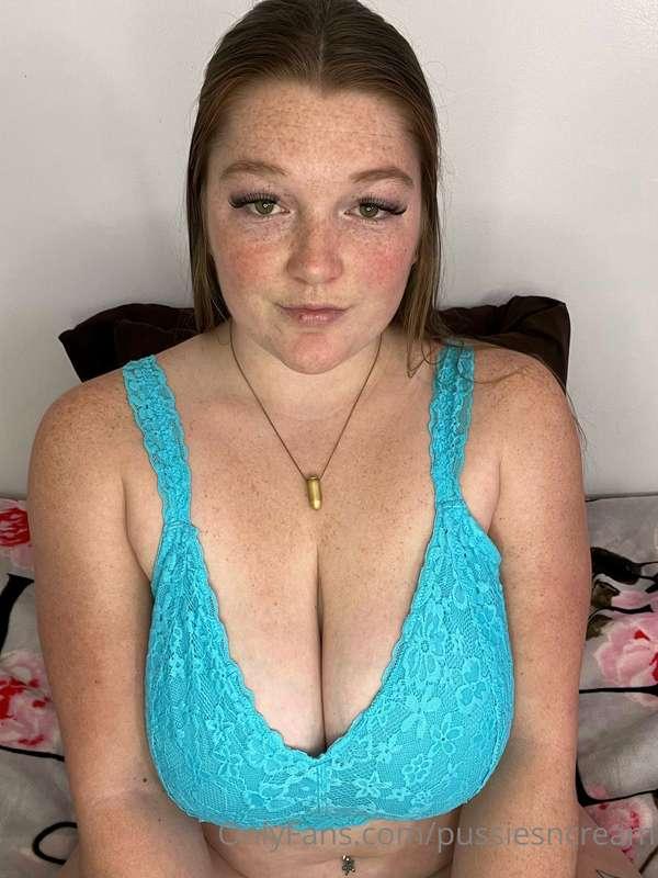 Slide that dick between these tits😜