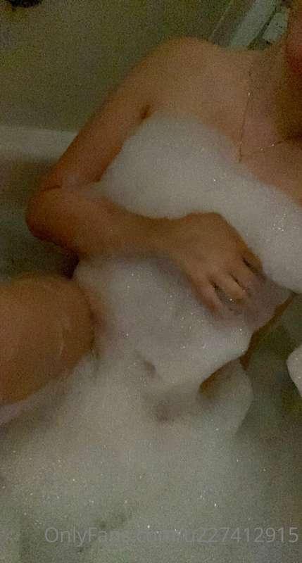 Bath time 💦👅