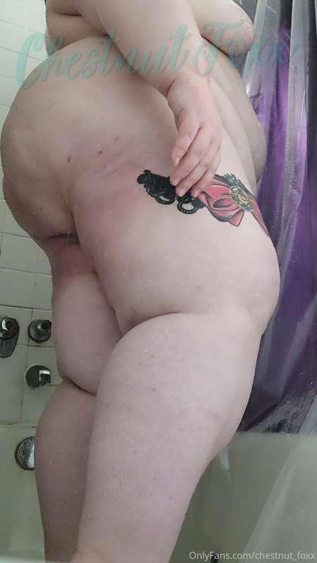 Don't mind me taking some cute pics in the shower.