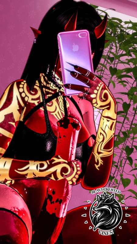 slavecrestedvixen image #2