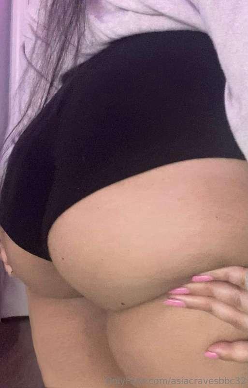 Ass and titties😘