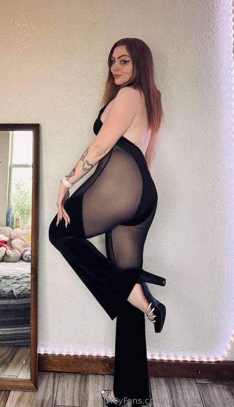 Heels make everything better 🤭