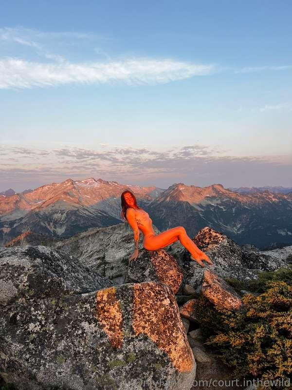 got blessed with an unreal sunrise before hiking out and dev..