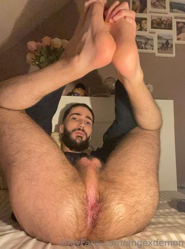 Can you lick my hairy pussy? 🥺