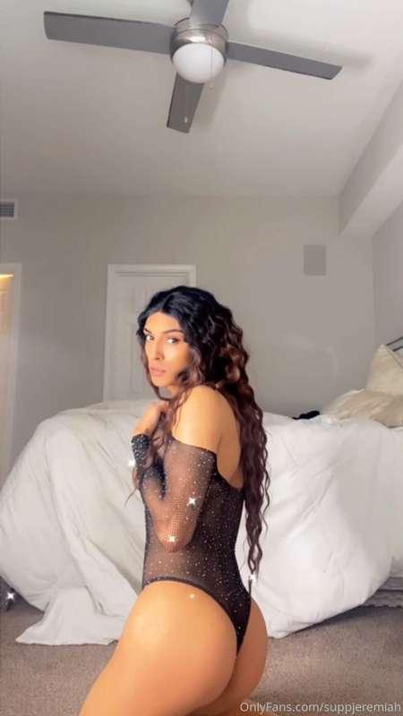 miahbadgal main image