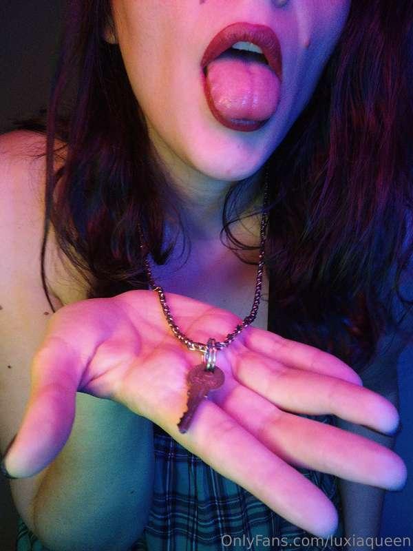 You don't need to think, just to obey your Goddess⛓️👄🔐