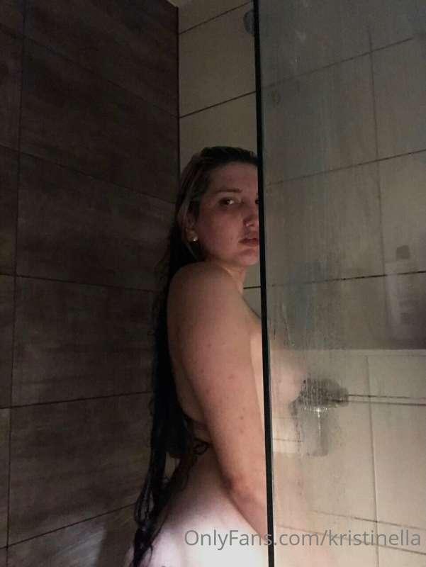 Showers photos 🚿🍑