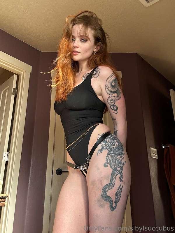 You can look… but I know you’d rather touch 😏💋