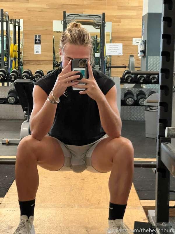 Got to let the boys breath between sets 🥵