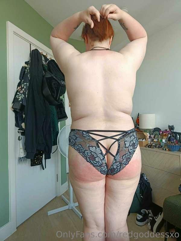 My butt looks so good when it's such a pretty colour 🤭🤭🤭 Dad..