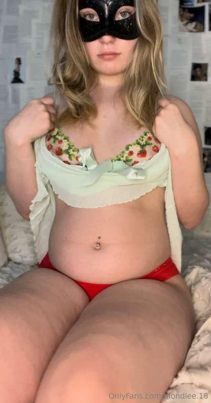 blondiee.18 image #2