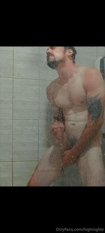 Woke up hot but the morning shower got even hotter💦These pho..