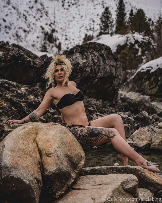 ✨H O T S P R I N G✨ adventures.
