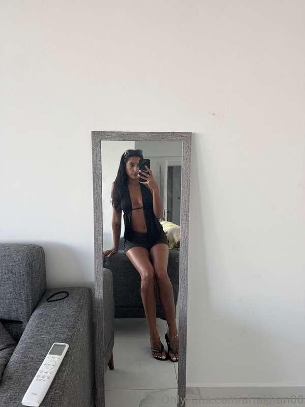 cute fit for the day 🖤