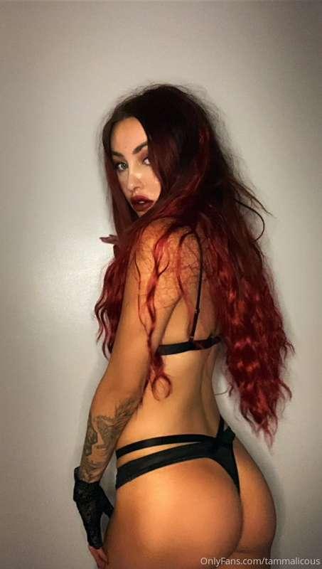 Ariels feeling dominant 😈🖤