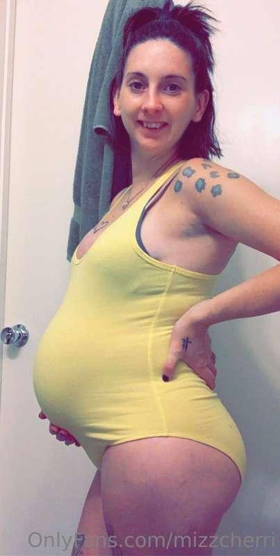 Y’all want preggo content? Any content in general or customs..