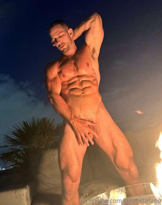 Lets barebecue together? 
Last day of filming content in Lon..