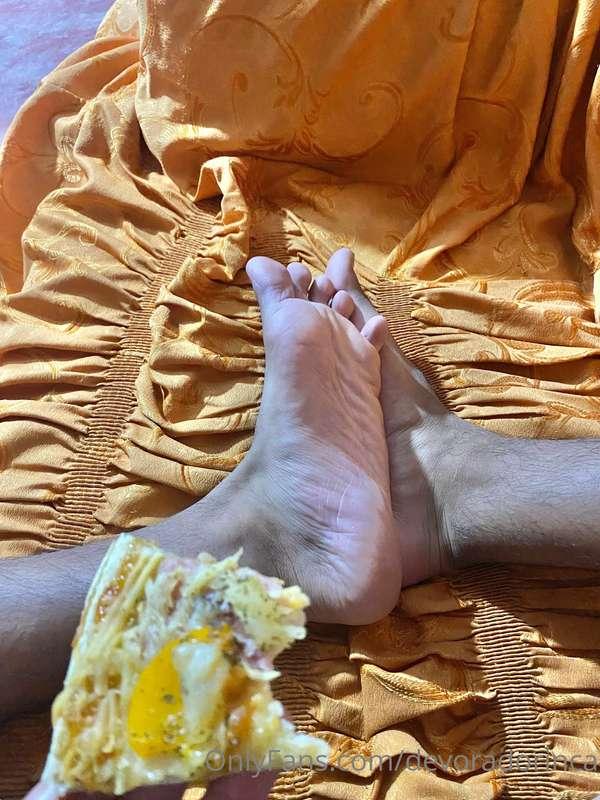 🦶alguien desea chuparme los pies 😈/- 🦶someone wants to suck ..