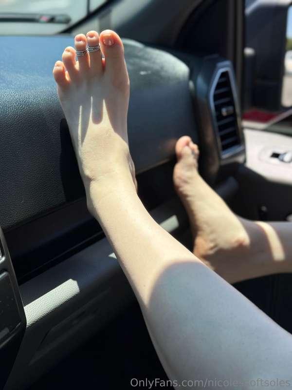 Who likes naked toes?