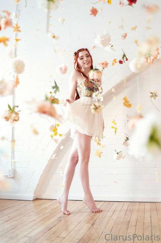 Too cute to be a wallflower 🥰