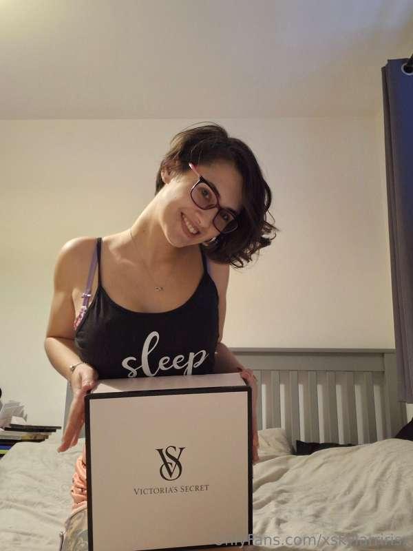 Check out my new pics in my new sexy Victoria secret lingeri..