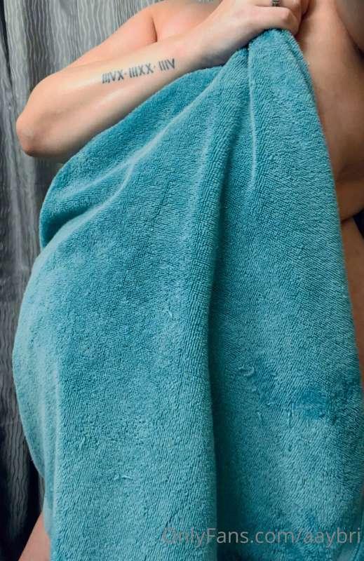 Who wants to see me lose the towel? 🥵