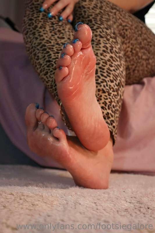 footsiegalore image #17