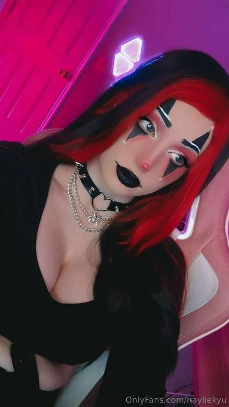 LIVE NOW ON TWITCH, COME HAVE SOME FUN WITH ME AT THE KYUTIE..