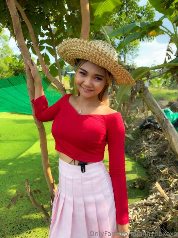 Just a cute farm girl, living the simple life and loving it...