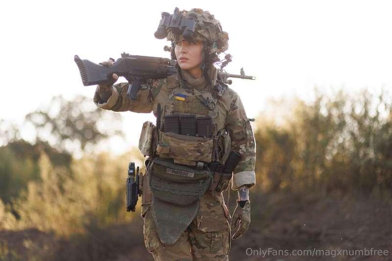 Report for duty… or I’ll take matters into my own hands 😈 @j..
