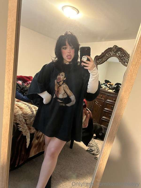 no i'm not wearing panties and i'm not gonna ♡