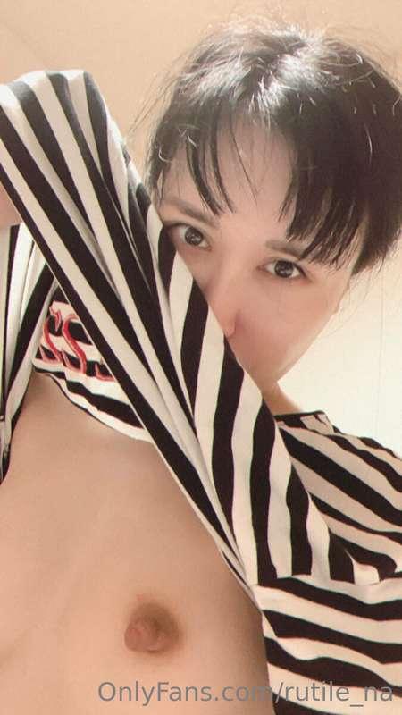 自撮り下手ですよね笑
レパートリーがいつもないです爆笑
乳首が最近痒くて取れそうです笑