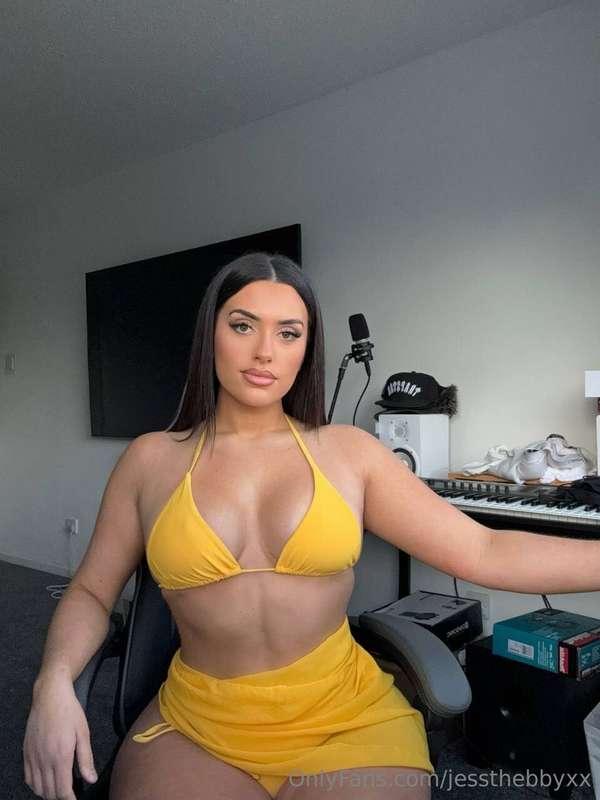 My body, your obsession 🖤👀