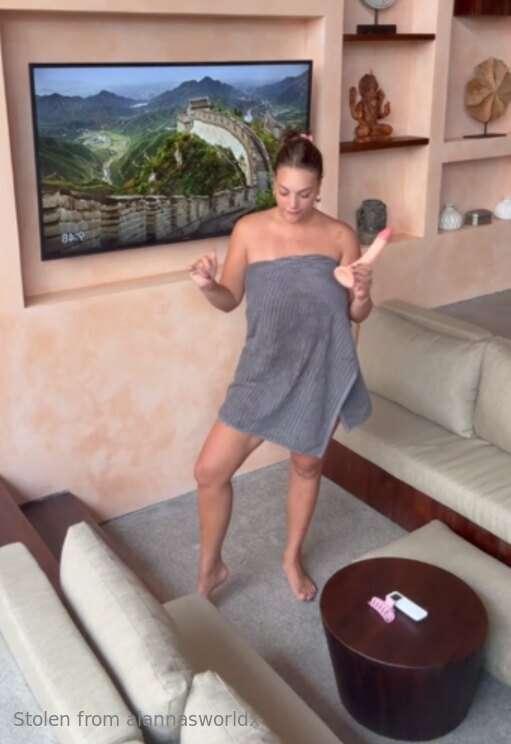Under this towel... a surprise awaits 🫦