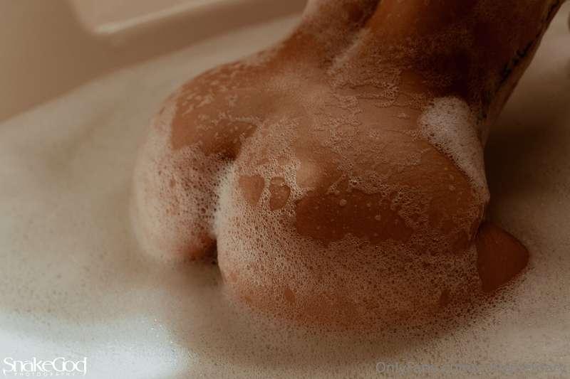 Does my **soapy ass** turn you on?  ***Like*** if it does 😍