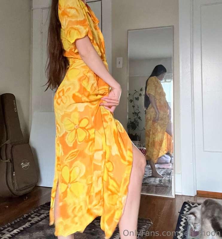 this dress always makes me feel pretty. 🌻💛🌙🪞🌼