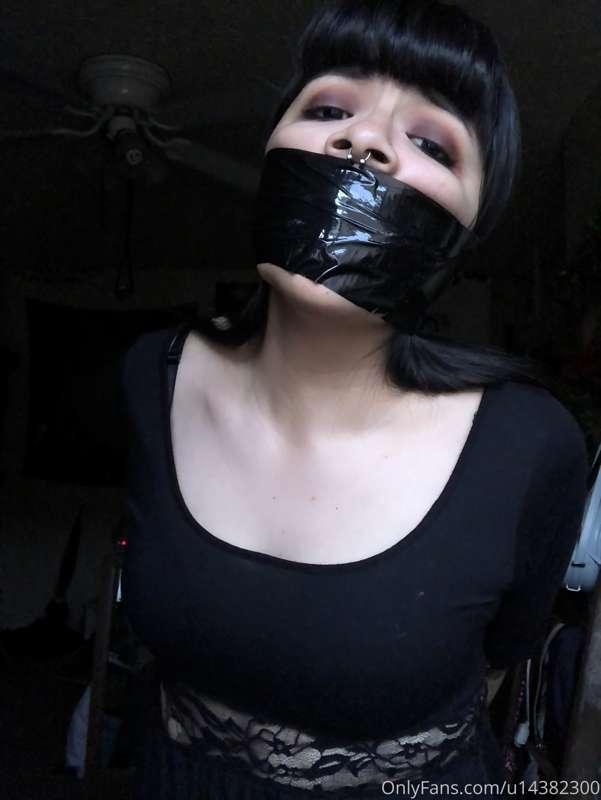 I think black looks great on me.