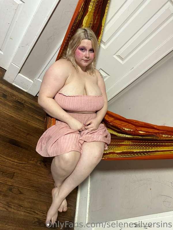 Let’s hangout over on other page 🌸 I wanna hear your fantasi..