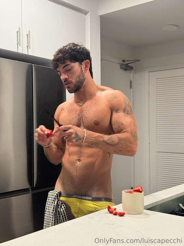 Can you identify the snack in this photo? 😏