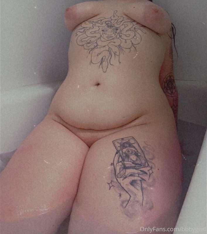 another pic from the bathtub 🤤