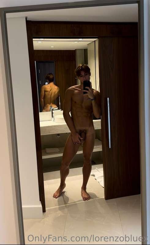 Who can make me hard ?😈