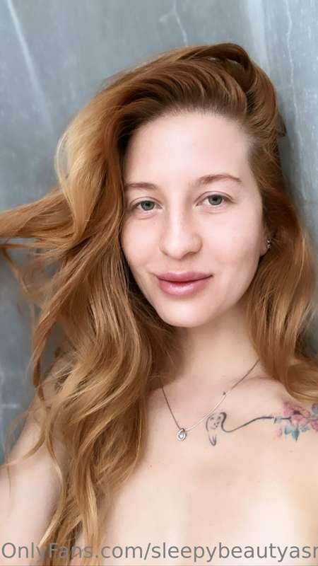 Just woke up. So good morning, guys 💋💋💋