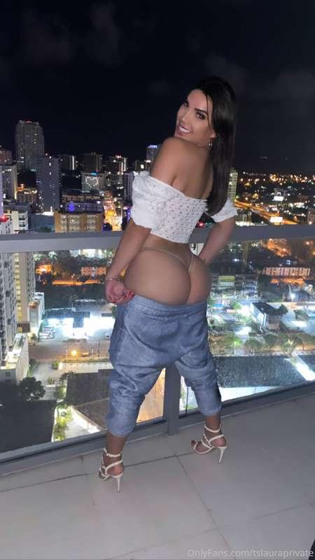Hello babies :), I love Miami, always has a nice view and I ..