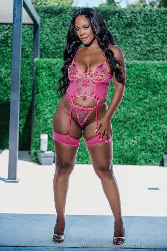 In 1 hour it’s finally here 🎂 My 𝐁𝐈𝐑𝐓𝐇𝐃𝐀𝐘 𝐋𝐈𝐕𝐄 💦 Only $𝟏𝟎 to..