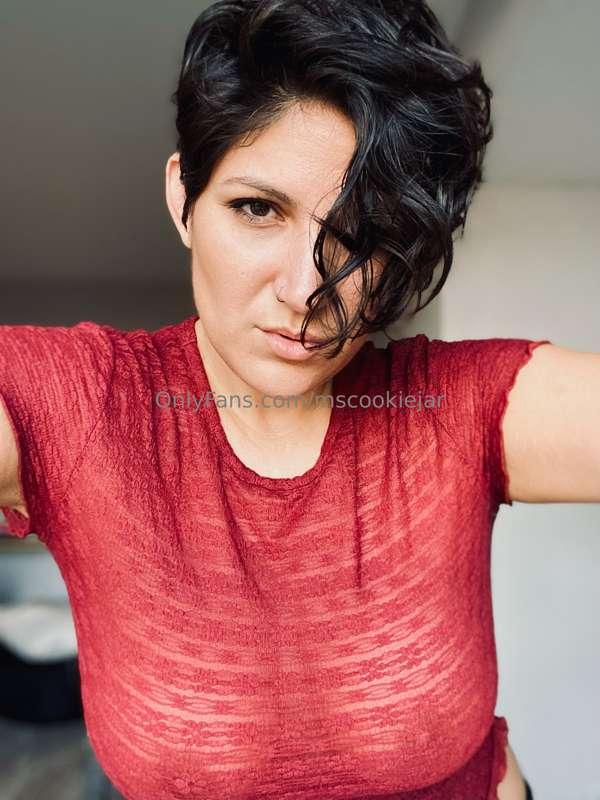 Wearing red and feeling badass. Also makes me think of my li..