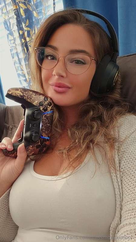 What do you do between your stroking sessions? 💦💦 I'm playin..