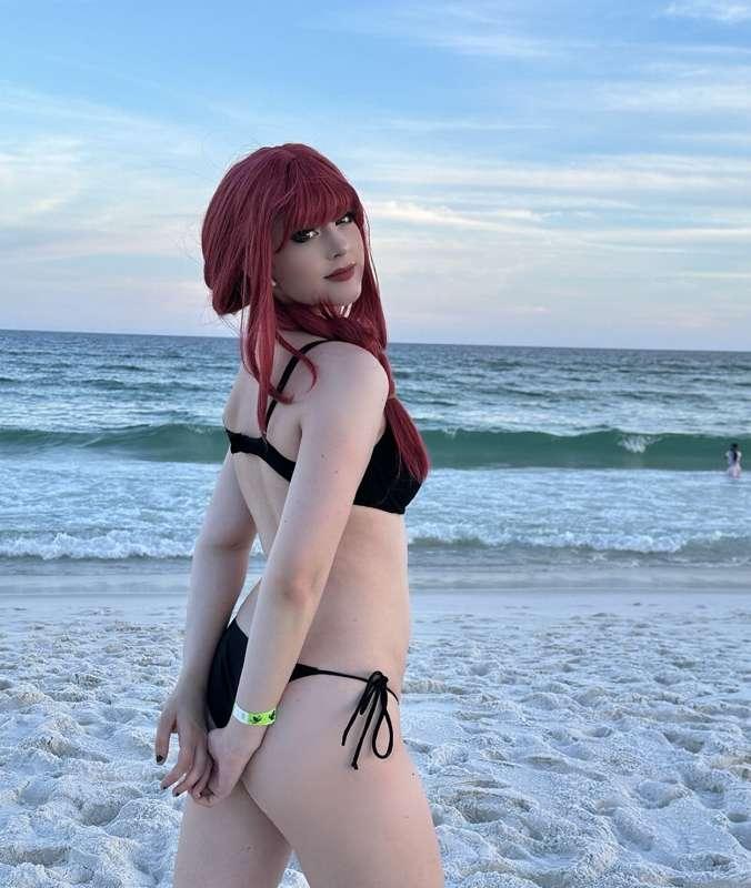 beach makima pics