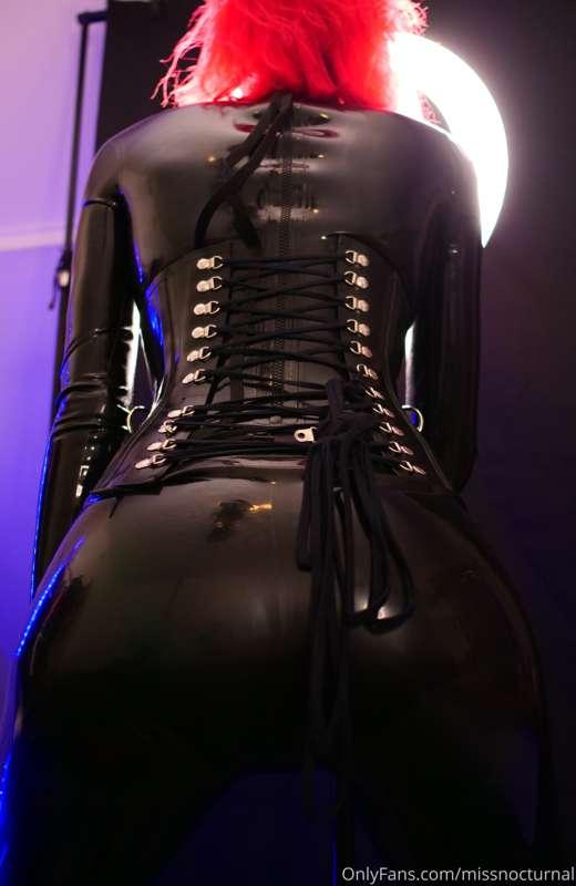Got my cellphone back!!! Time for some deeply needed latex r..