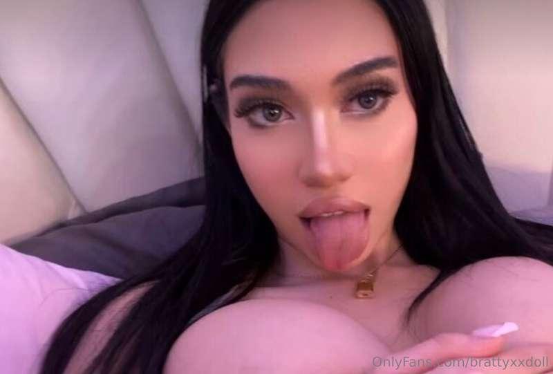 Ready to take and lick that hard cock 🍆💦
