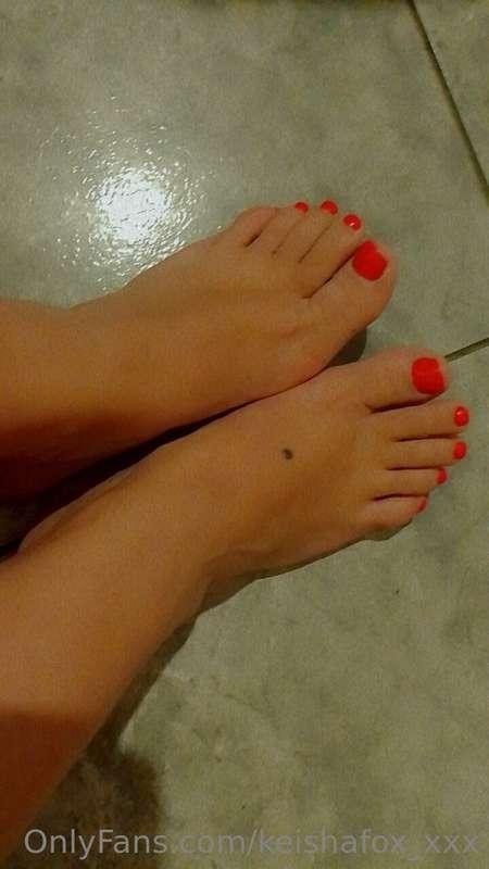 👠feet of passion👠
You want me to massage your cock with my b..